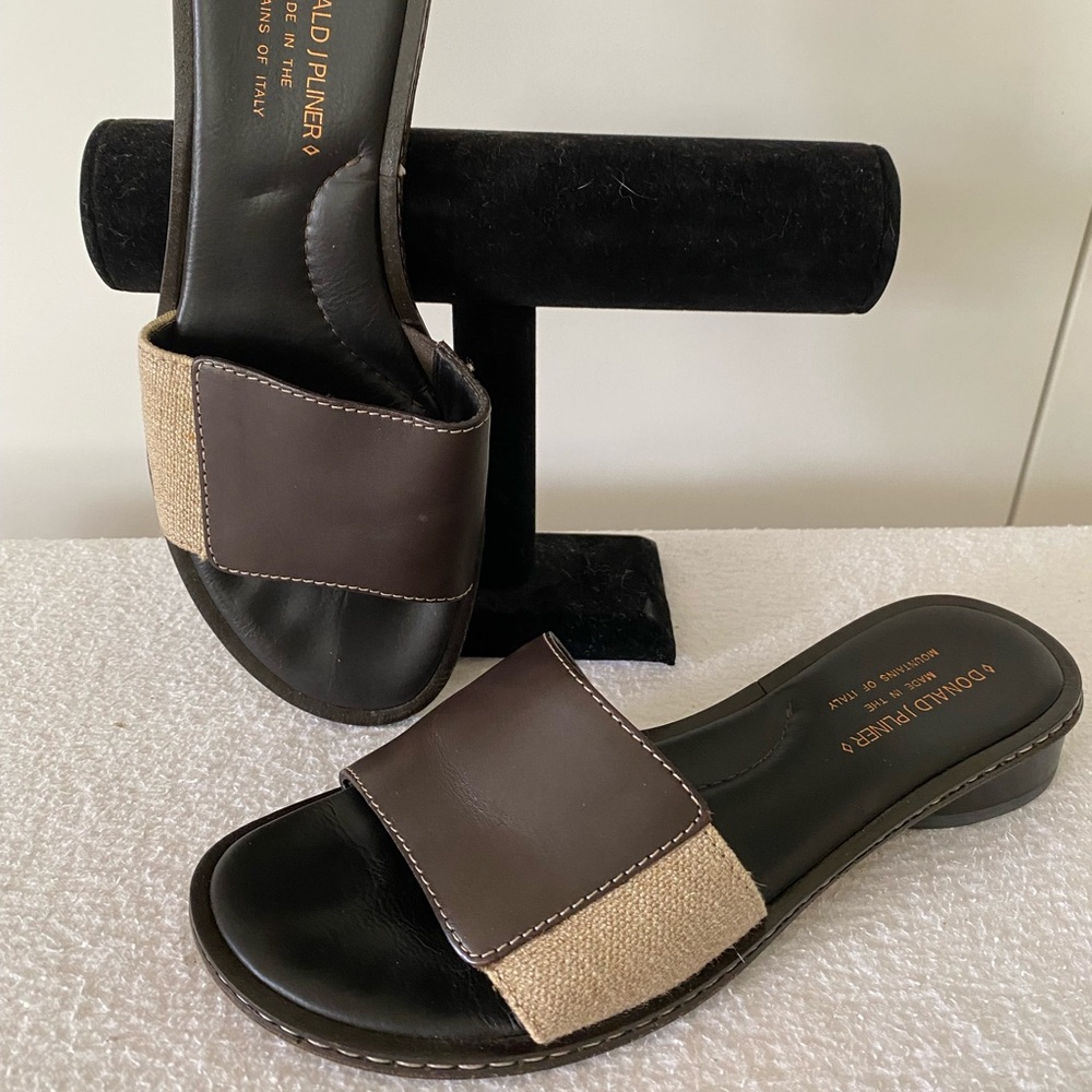 Donald J Pliner brown slides sandals. Sz 8.